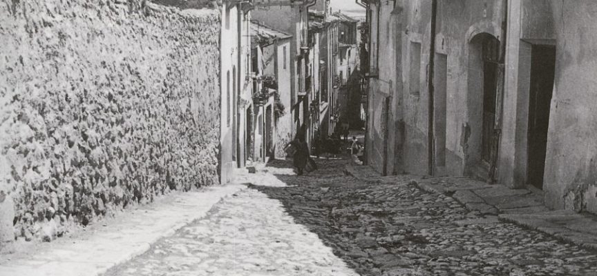 Calle de la Morería 1954. Foto de Rafael cedida por la A.C. Peña La Plaga