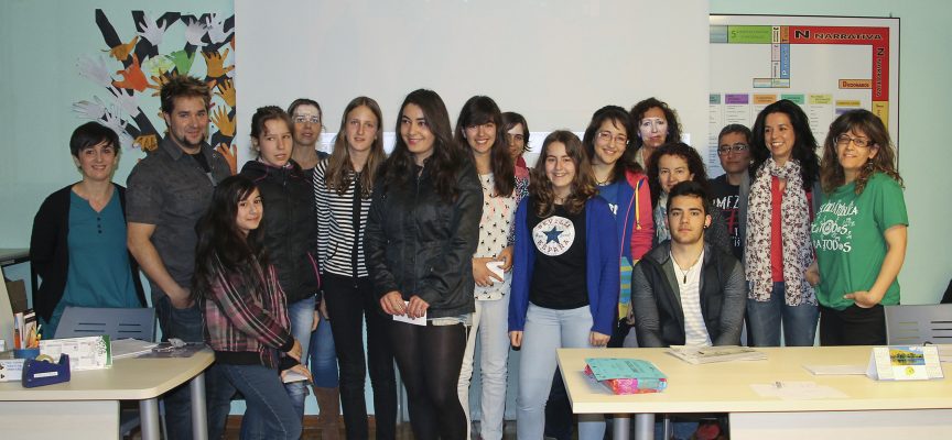 Los premiados junto a representantes del AMPA, del instituto e Ivan Sarnago