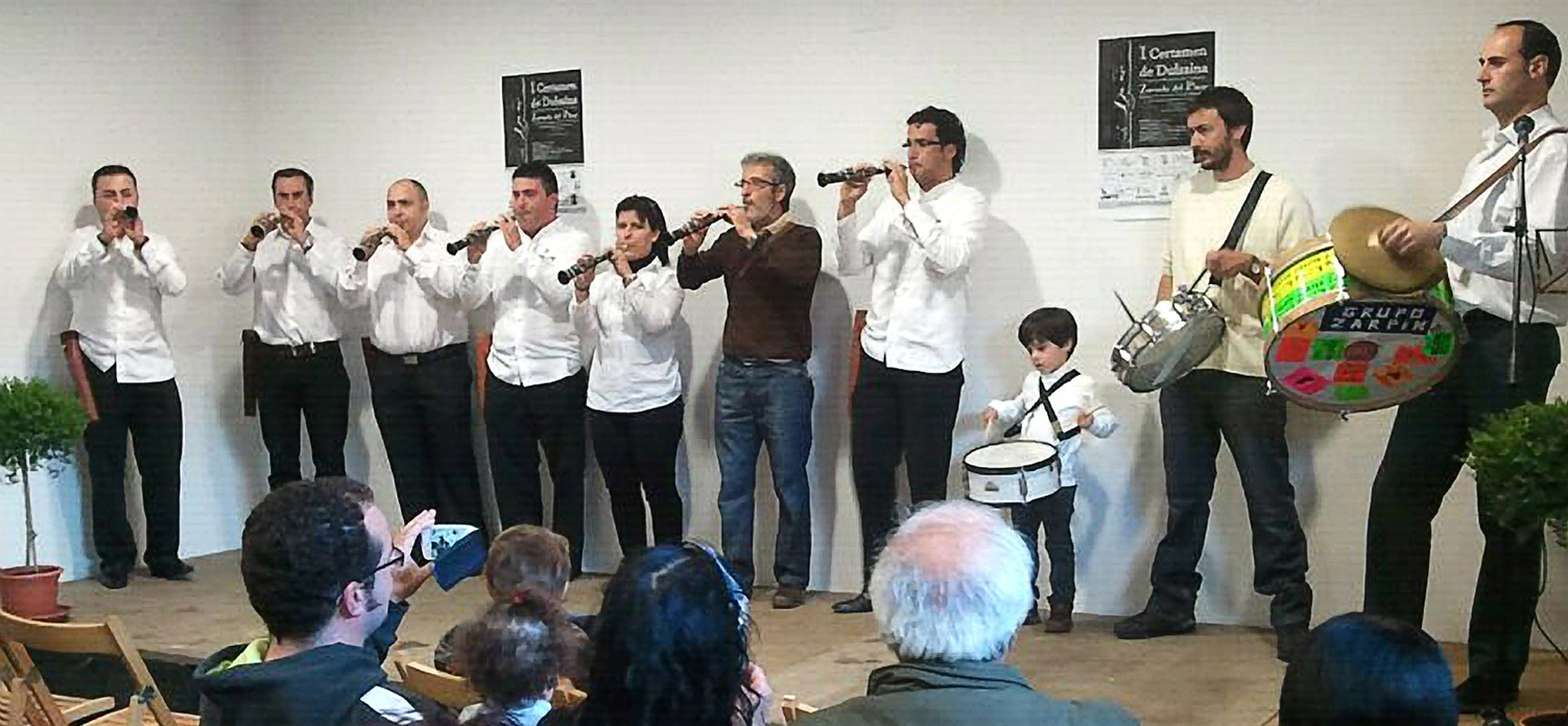 Actuación del Grupo Zarpin en el I certamen