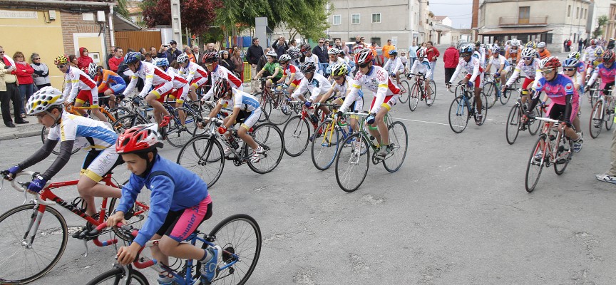 Desarrollo de  la prueba ciclista en el barrio de San Gil. 