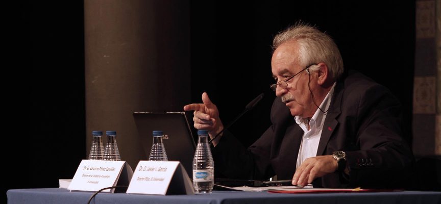 Cesáreo Pérez durante su conferencia