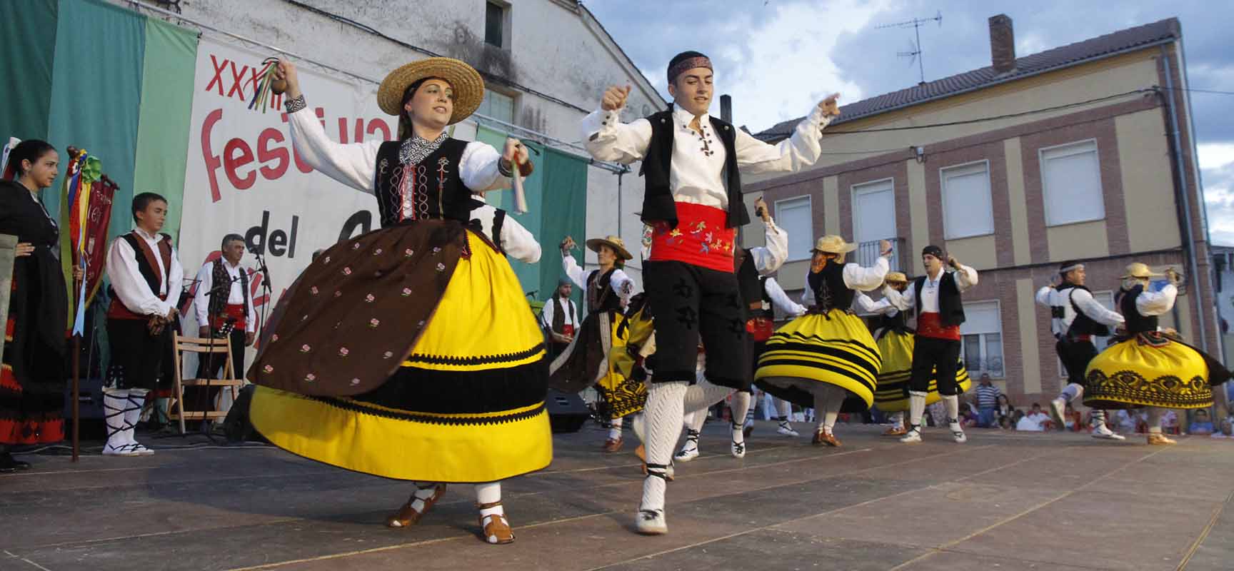 El grupo Bieldo organizó la vigésimo séptima edición del Festival Folclórico del Ajo