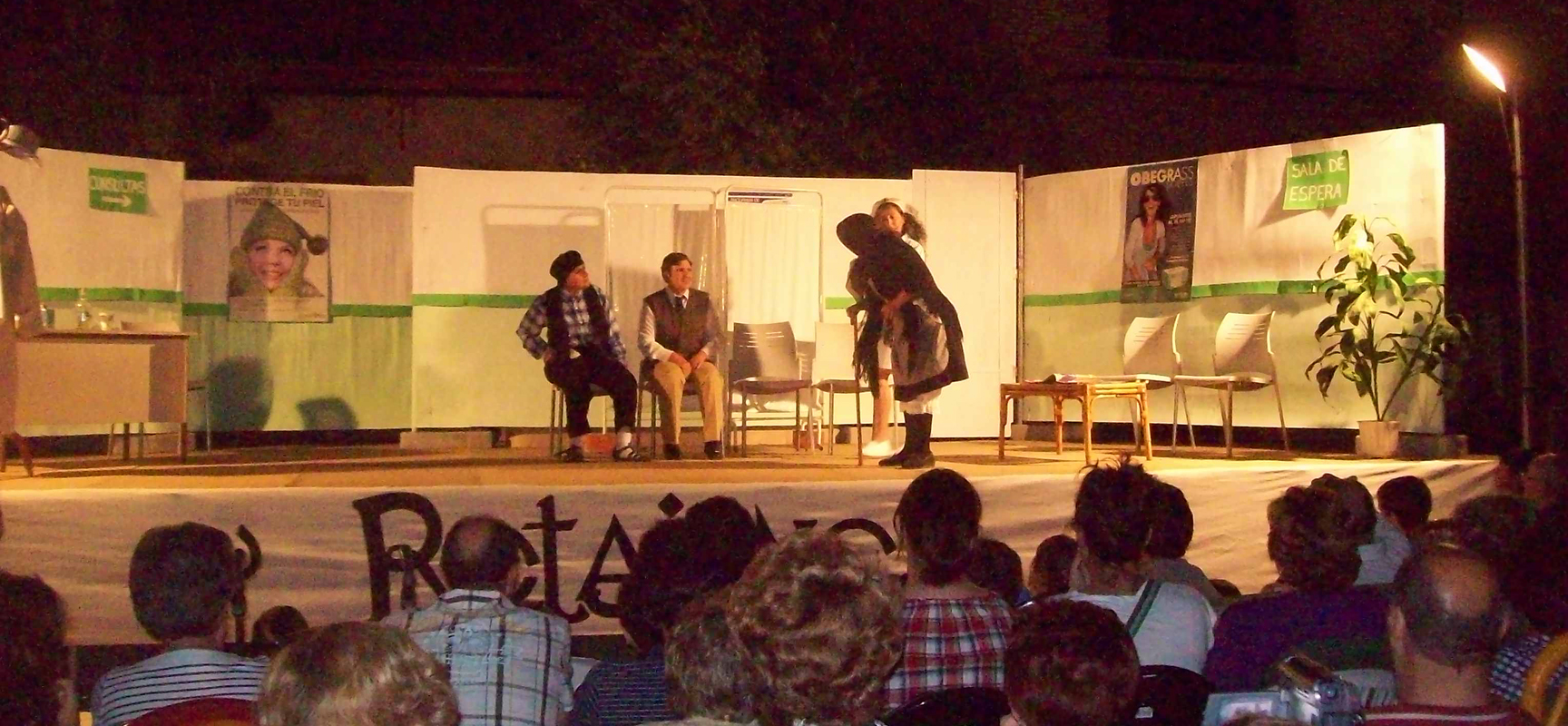 Grupo de Teatro Los Retajones durante su actuación del pasado año.