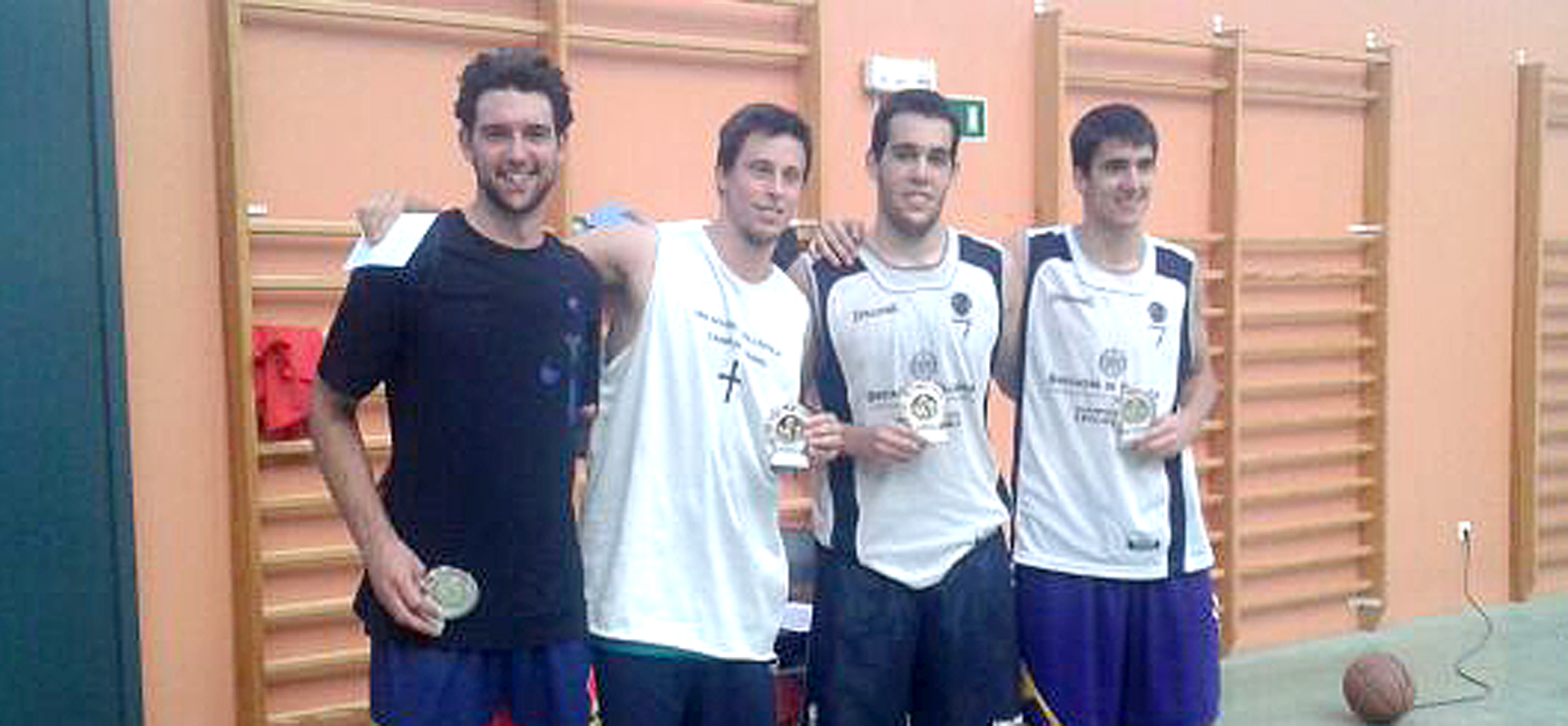 Integrantes del equipo "Pitufillas de Chueca" ganador del torneo. |Foto: Baloncesto Cuéllar|