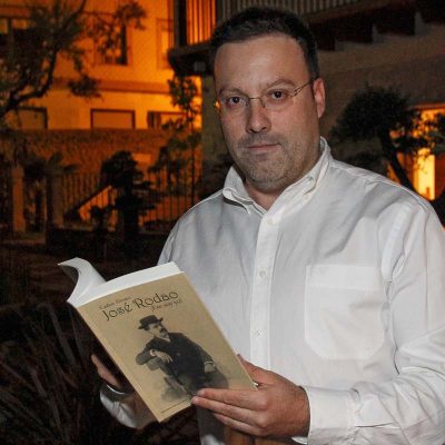 Carlos Álvaro acerca la figura del poeta y periodista briquero José Rodao en su nuevo libro