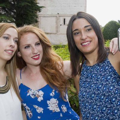 Cristina, Andrea y Celia viven intensamente una ilusión hecha realidad: representar a los cuellaranos en sus fiestas