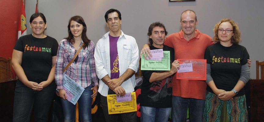 Ganador y finalistas junto a Nuria Aguado y Espe Sánchez de Gente Festeamus. 