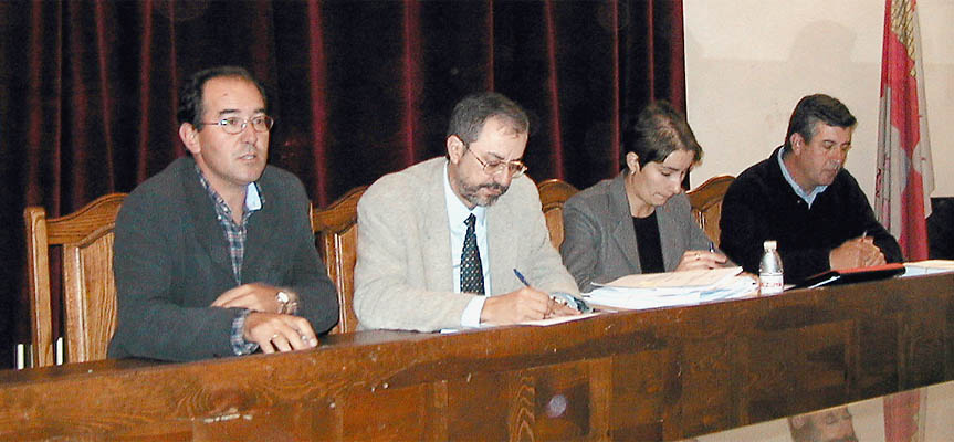 Cantalejo presidiendo la Junta de la Comunidad en la que se aprobó uno de los repartos de remanentes. 