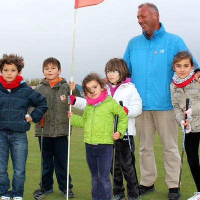 El campo de golf de Cuéllar abre sus puertas a los alumnos de Los Ángeles de San Rafael