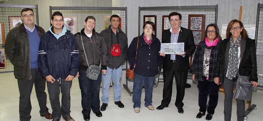 Usuarios de ADISIl junto al alcalde de la villa y los ediles de Cultura y Patrimonio