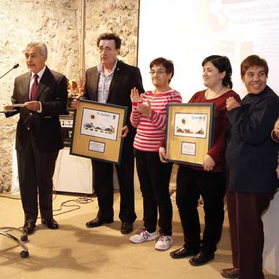 Apadefim-Fundación Personas reconoce el apoyo del Ayuntamiento y el valor de los voluntarios en la inauguración de su muestra de artesanía