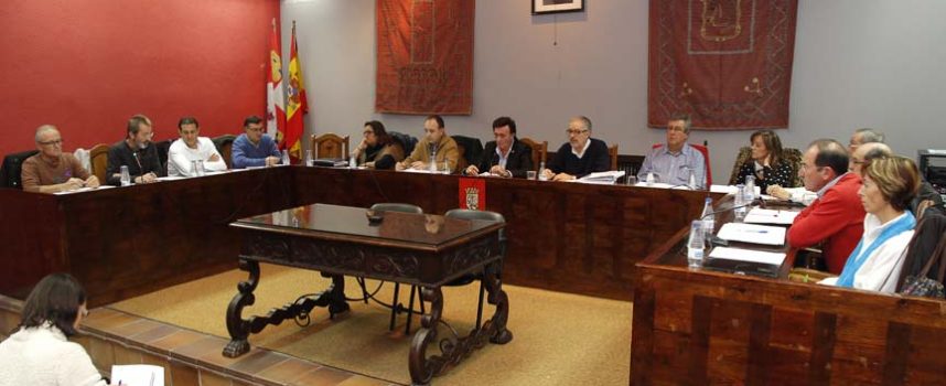 La ampliación de los contratos del Ayuntamiento con Aquona sin licitación previa enfrenta a Gobierno y oposición