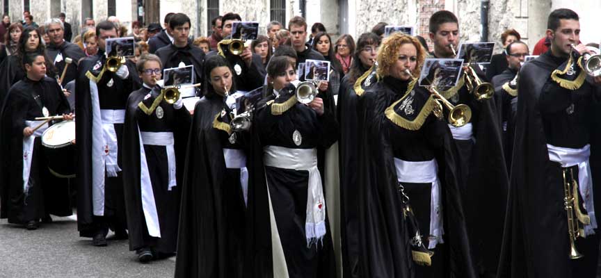 La Banda de Cornetas y Tambores de la Cofradía de La Soledad celebra su X  Aniversario con una Masterclass de Corneta | esCuellar
