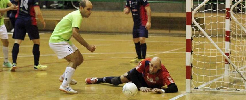 El FS Naturpellet Cuéllar sigue negado con el gol y perdió en su visita a tierras gallegas