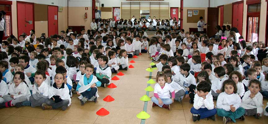 Fruta solidaria en el Día de la Paz del CEIP Santa Clara