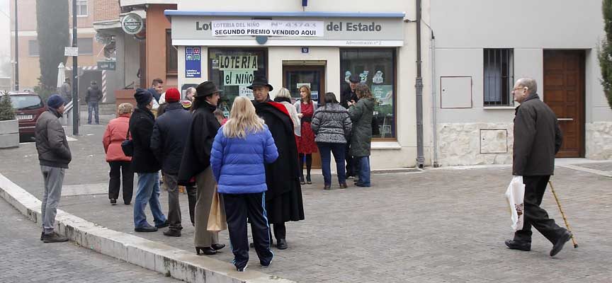 El primer premio de la Lotería Nacional deja 300.000 euros en Cuéllar con el número 02700