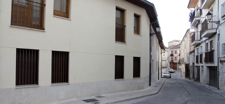 Vista de las viviendas de Niñas Huérfanas desde la calle Solana Alta.