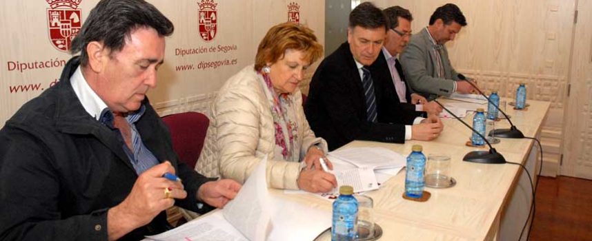Diputación firma convenios con los Ayuntamientos que albergan las instalaciones de los CEAAS
