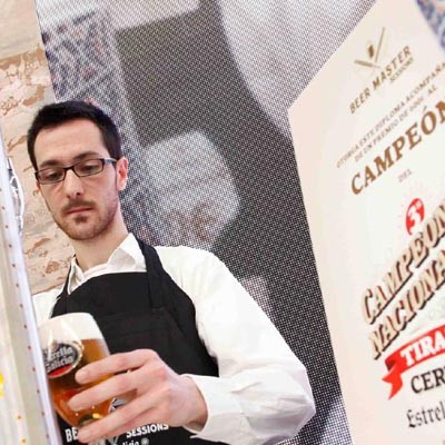 El cuellarano Simón García “Mejor tirador de cerveza de Castilla y León”