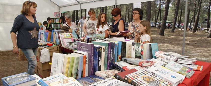 La Feria del Libro `San Benito de Gallegos´ rinde homenaje a Cervantes en su undécima cita entre los pinos