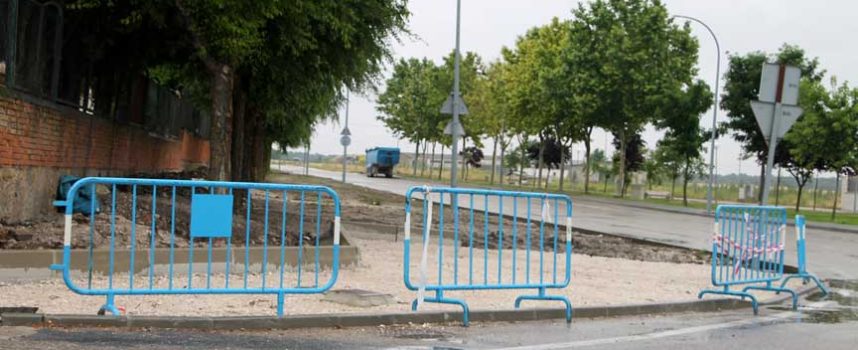 El Ayuntamiento inicia el acondicionamiento de una acera con carril bici en la carretera de Bahabón