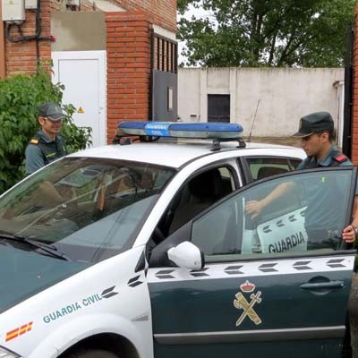 La Guardia Civil auxilia en su domicilio a una persona mayor intoxicada por inhalación de gas butano en Nava de la Asunción