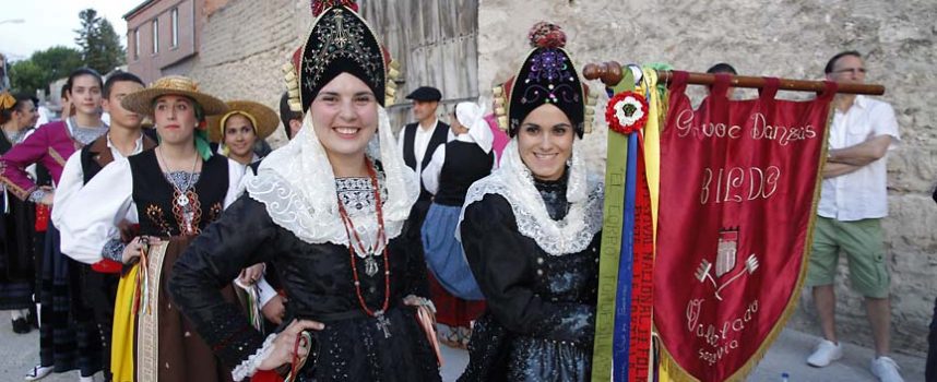 Folclore castellanoleonés y vasco en el XXVIII Festival del Ajo