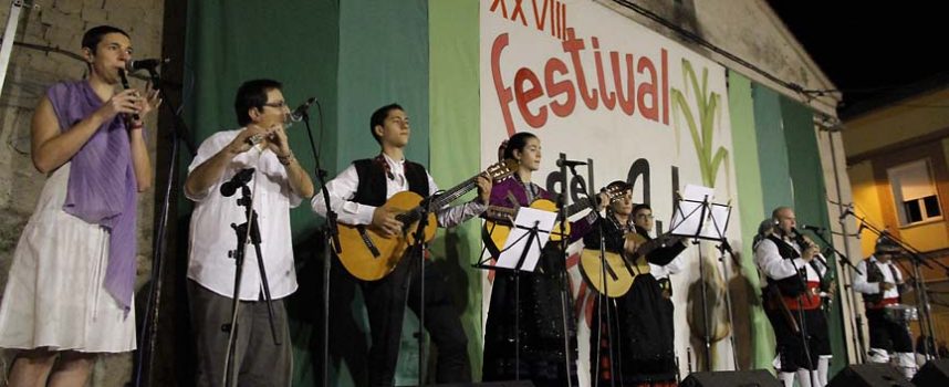 El folclore local se suma al de León y Castellón en el XXIX Festival del Ajo de Vallelado