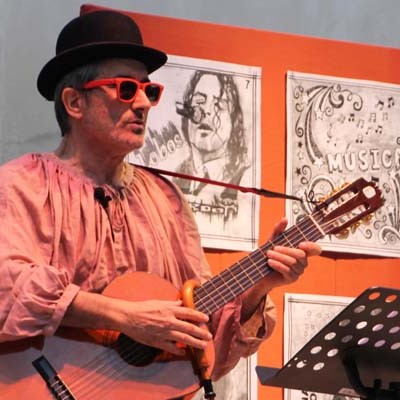 Manolo Pérez abrió el IV Festeamus que llena de música, teatro y humor el fin de semana
