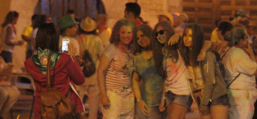 Las peñas organizan actividades lúdicas y gastronómicas en los dias festivos