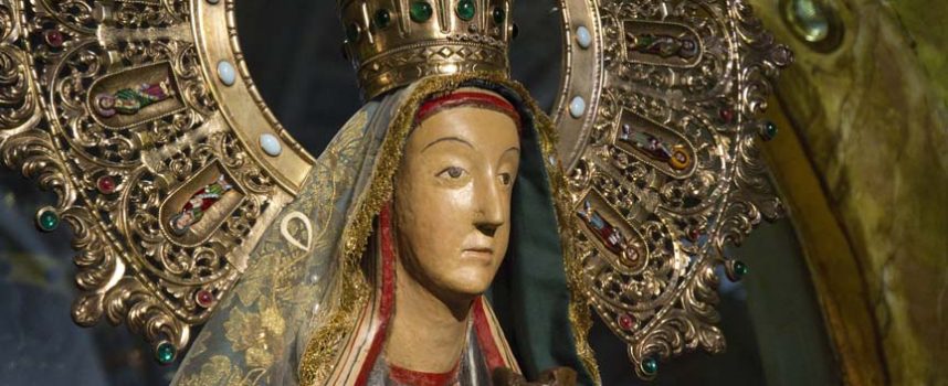 Un rosario de antorchas precederá hoy a las bodas de oro de la coronación canónica de la Virgen de El Henar