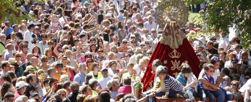 Miles de romeros muestran su devoción a la virgen de El Henar en su Romería Popular