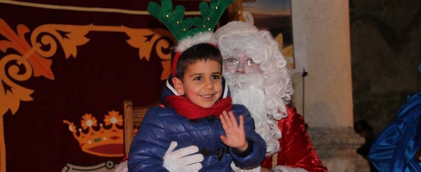 Papa Noel recogió deseos y repartió ilusión entre los más pequeños