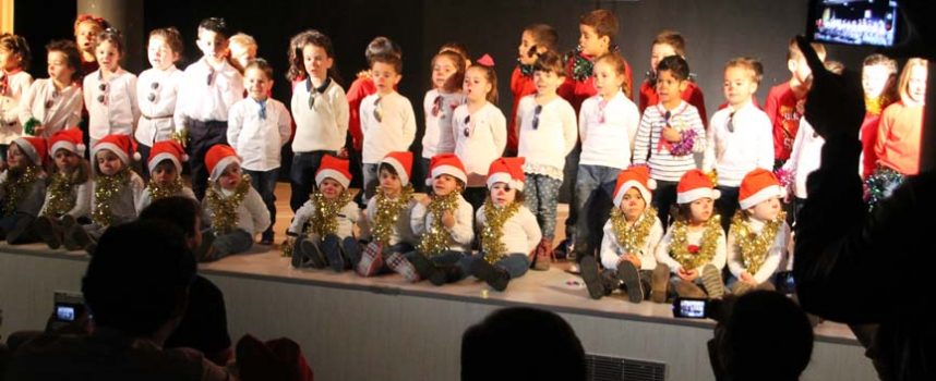 Los alumnos de infantil del colegio La Villa pusieron ritmo y voz a la Navidad