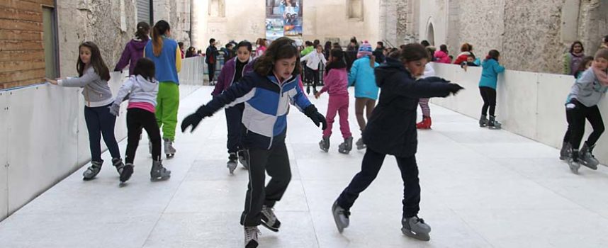 Más de 700 personas pasaron por la pista de patinaje en sus primeros días de funcionamiento