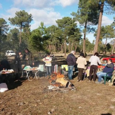 Los vecinos de Zarzuela del Pinar festejaron a San Antón en torno a las hogueras