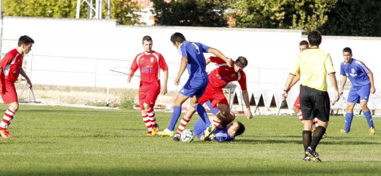 Alvarito y Calleja dan un nuevo triunfo al Cuéllar (1-2)
