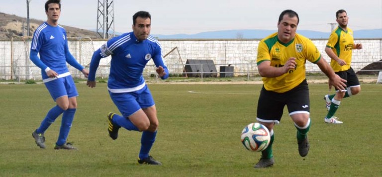 El Cuéllar arranca un trabajado empate en inferioridad (2-2)