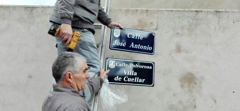 Cantalejo sustituye las placas con nomenclatura franquista de siete calles y una plaza