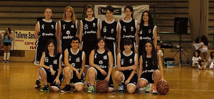Equipo femenino del Club Baloncesto Cuéllar el día de la presentación oficial de la temporada 2015-16