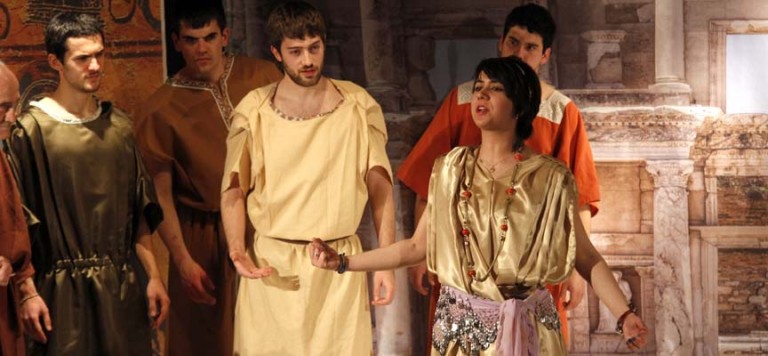 El grupo teatral Los Mirmidones se despide tras 20 años de teatro donando 6.500 euros a una escuela del Congo