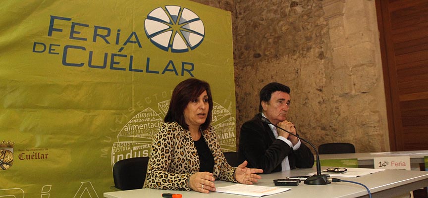 La concejala de Industria, Nuria Fernández, y el alcalde de la villa, Jesús García, durante la presentación de la feria.