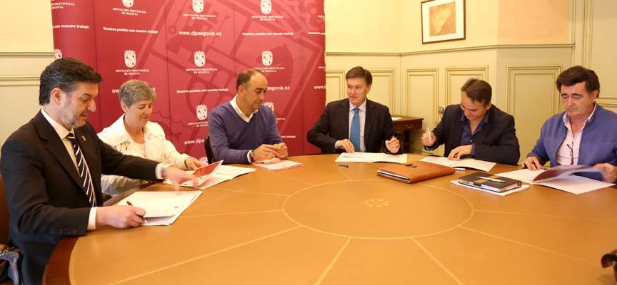 La Diputación firma convenios con los Ayuntamientos que albergan las instalaciones de los CEAAS
