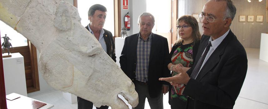 Venancio Blanco acerca a Cuéllar su exposición “Una mirada a Cervantes”