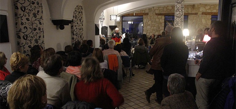 Festeamus celebrará el jueves el primer aniversario de los Micros Abiertos de Poesía