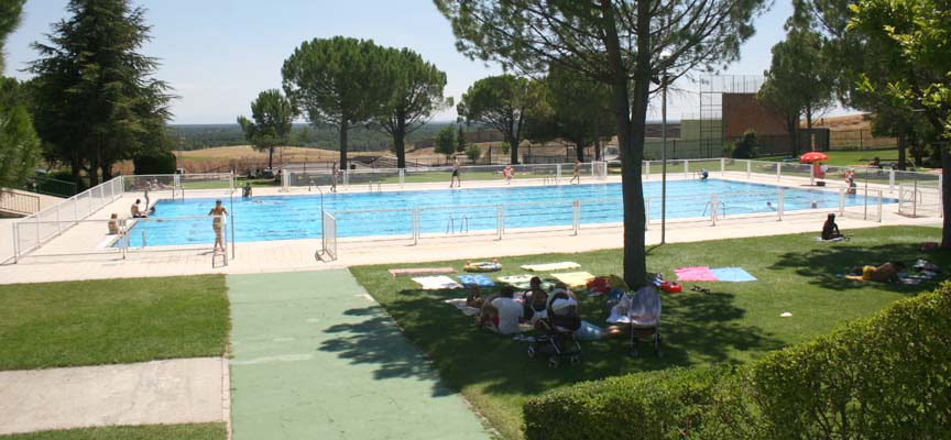Instalaciones de la piscina de verano de la villa.