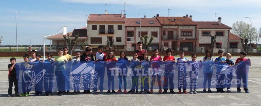La Federación Española de Triatlón acercó el triatlón Divertido al CEIP San Gil de Cuéllar