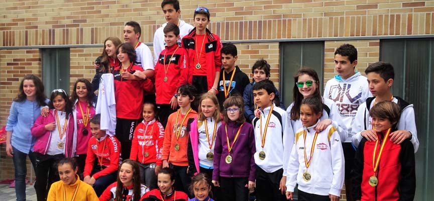 Los atletas cuellaranos destacan en la final de Triatlón Escolar