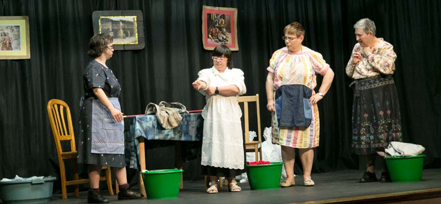 Integrantes de Nuevos Horizontes durante una actuación.