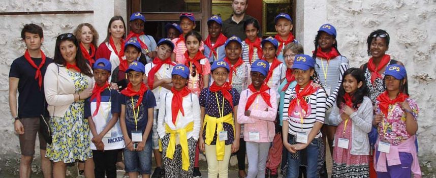 Una veintena de escolares londinenses visitan Cuéllar